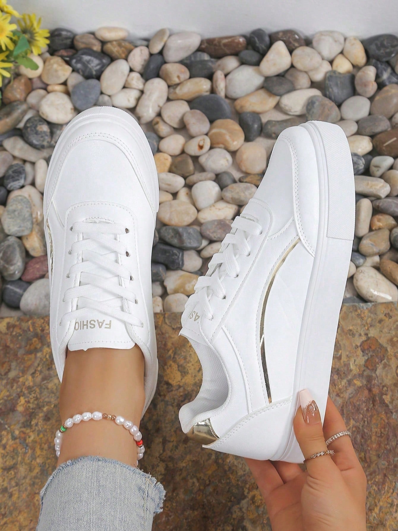 Women White Casual Sneakers, L - đánh giá và giá Running Gear Woman