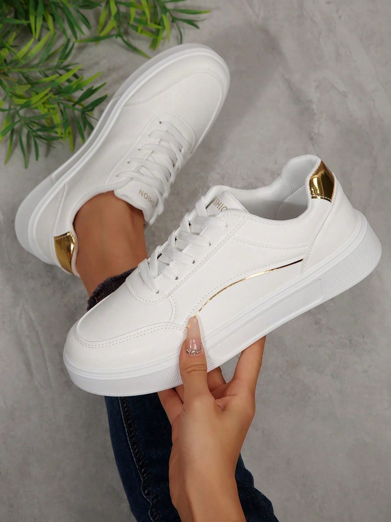 Women White Casual Sneakers, L - đánh giá và giá Running Gear Woman